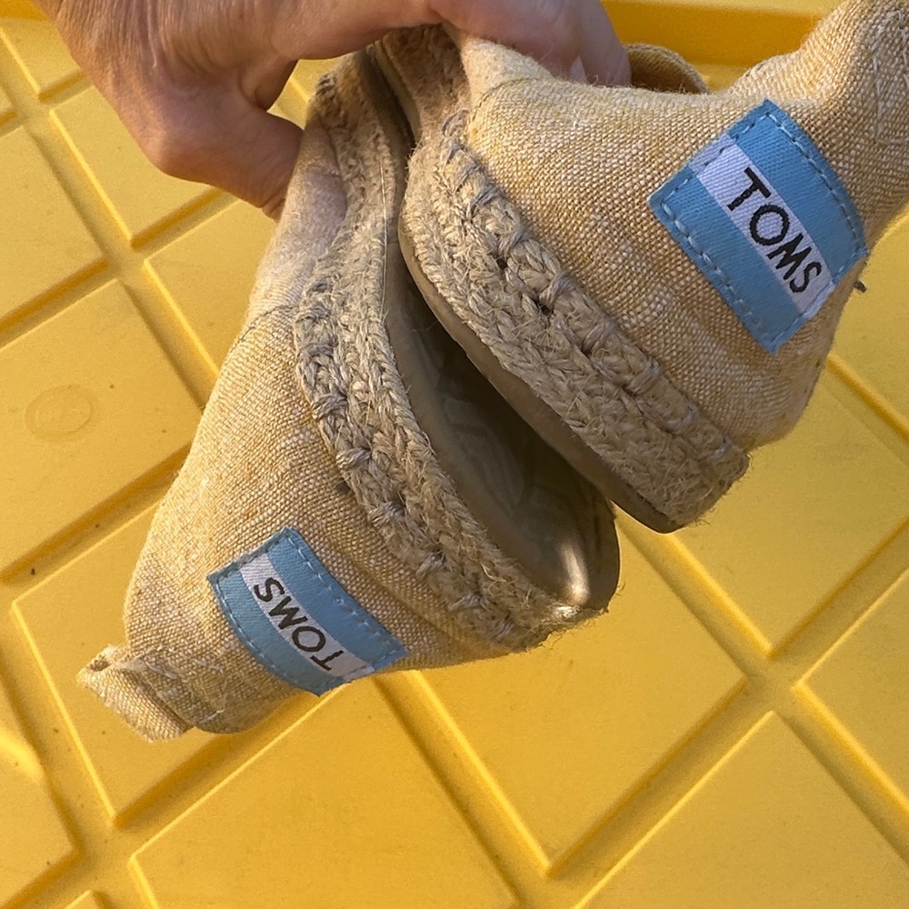 Toms Women's Light Yellow Espadrilles - Picture 12 of 16